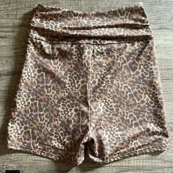 Athletic vs athleisure cheetah print shorts - Picture 2 of 3